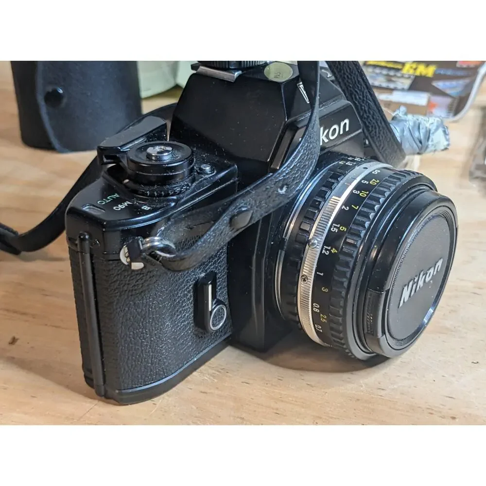 Nikon EM Black body 50mm Series E + Auto Tele Converter + Bag + Kalimar Light +